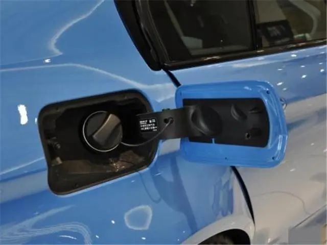 为何低端车油箱在左，高端车在右，油箱位置不同到底有区别吗？汽车工程师告诉你采购|汽车产业|汽车配件|机加工蚂蚁智酷企业交流社群中心